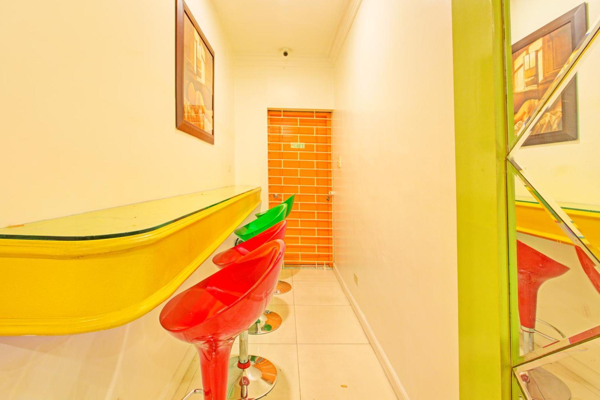 Townhouse Oak Makati Manila Near Pnr Pasay Evangelista Formerly Vip Suites Makati City Eksteriør bilde