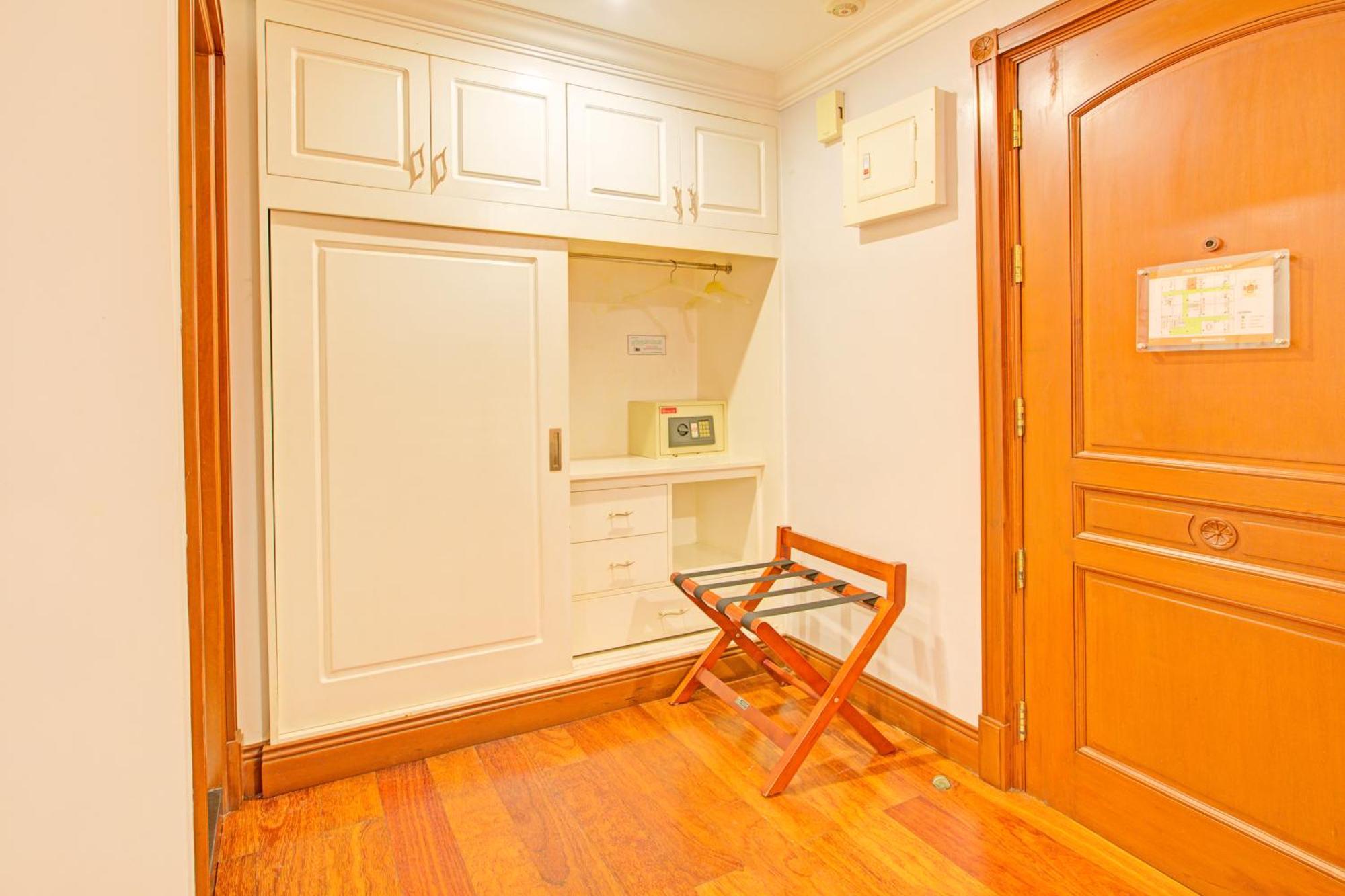 Townhouse Oak Vip Suites, Near Pnr Pasay Evangelista, Makati Manila Makati City Eksteriør bilde